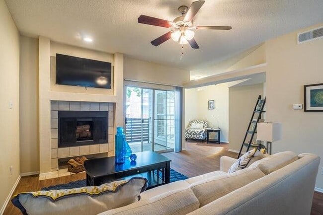 Building Photo - 7825 McCallum Blvd