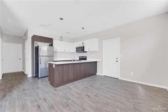 Building Photo - 15 S Colt Ln