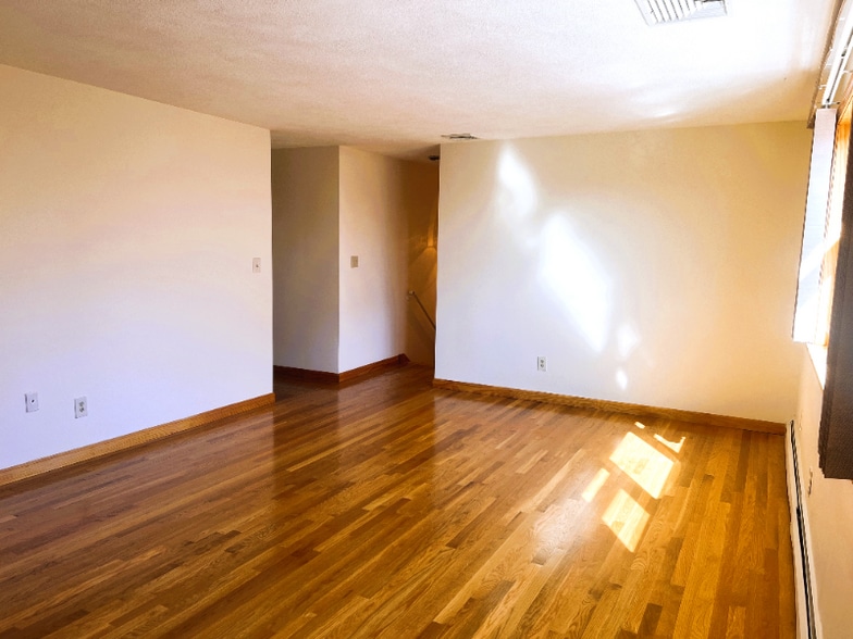 Building Photo - 94 Hillside Rd