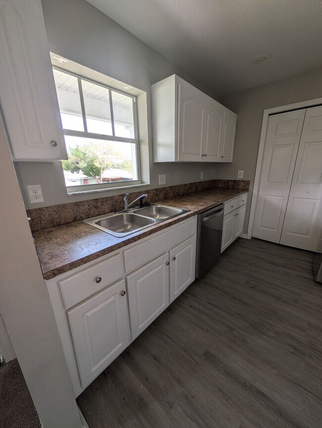 Building Photo - 9019 Cochise Ln