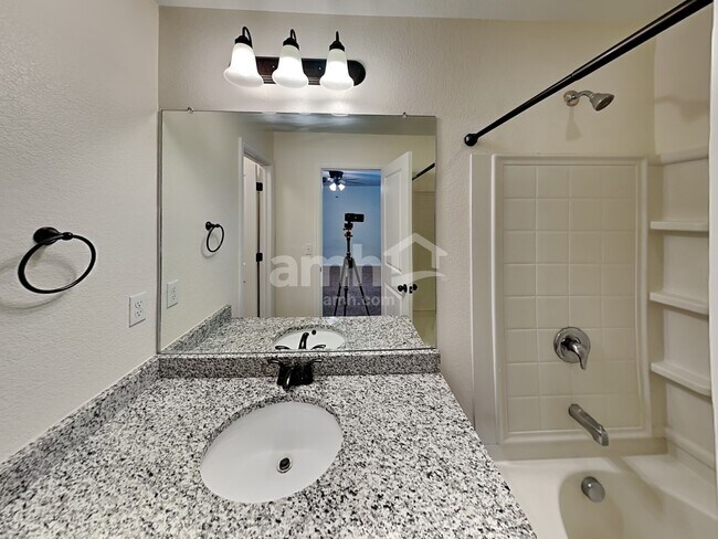 Building Photo - 5546 Malta St