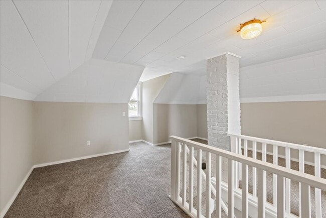 Building Photo - Charming Farmhouse in Fairfield