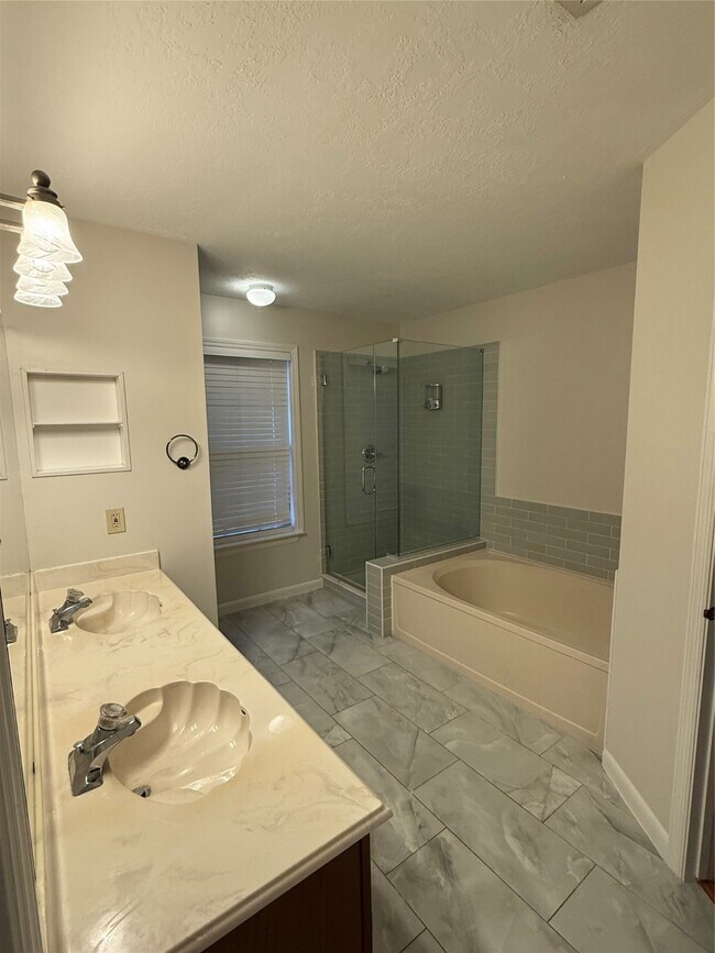 Building Photo - 6810 Redwood Falls Dr