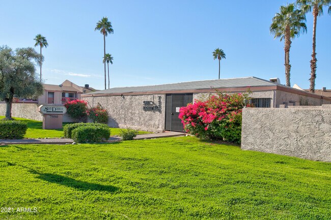 Building Photo - 7550 N 12th St