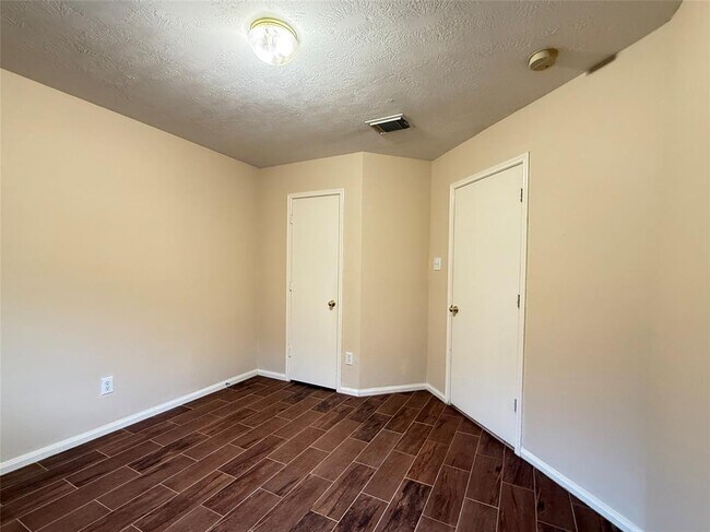 Building Photo - 12811 Mills Breeze Dr