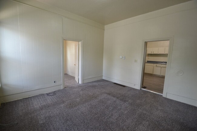 Building Photo - Cute 3 Bedroom 1 Bath Home - MileStone Rea...