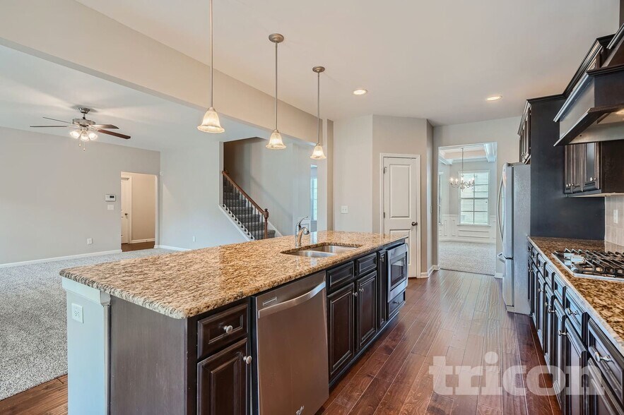 Building Photo - 8000 Hillside Climb Wy