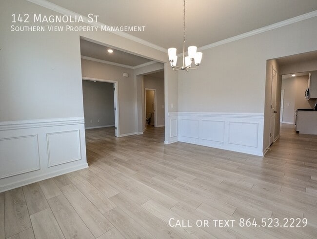 Building Photo - 142 Magnolia St