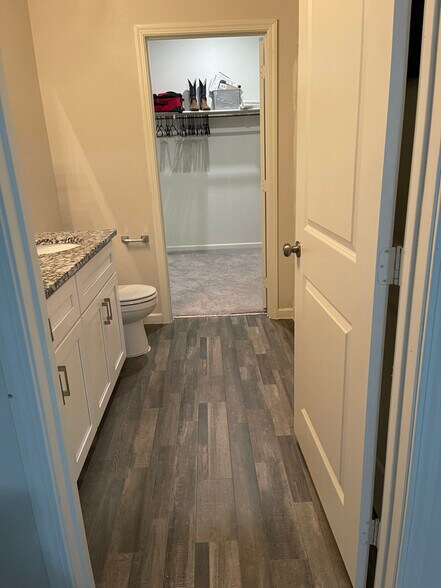 Building Photo - 932 Avagail Ave