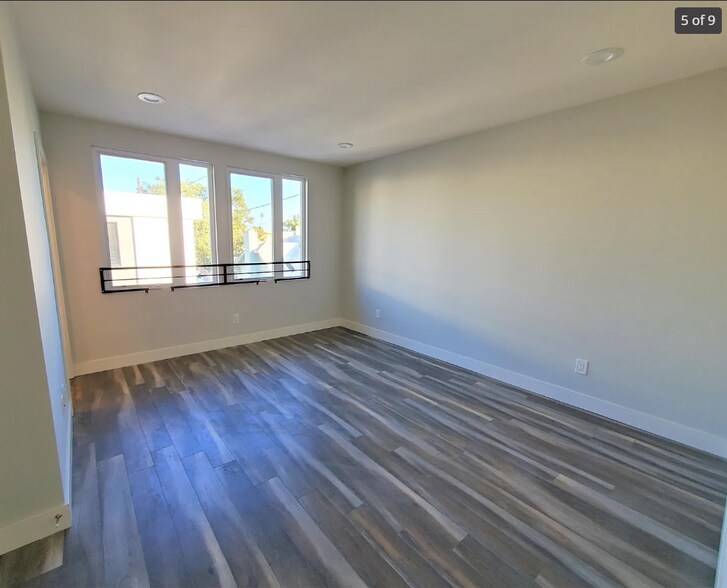 Building Photo - 803 N Kingsley Dr