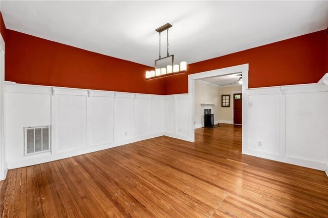Building Photo - 976 Hall Pl NW