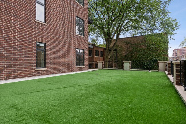 Unit 203 Private Terrace - 434 W Melrose St