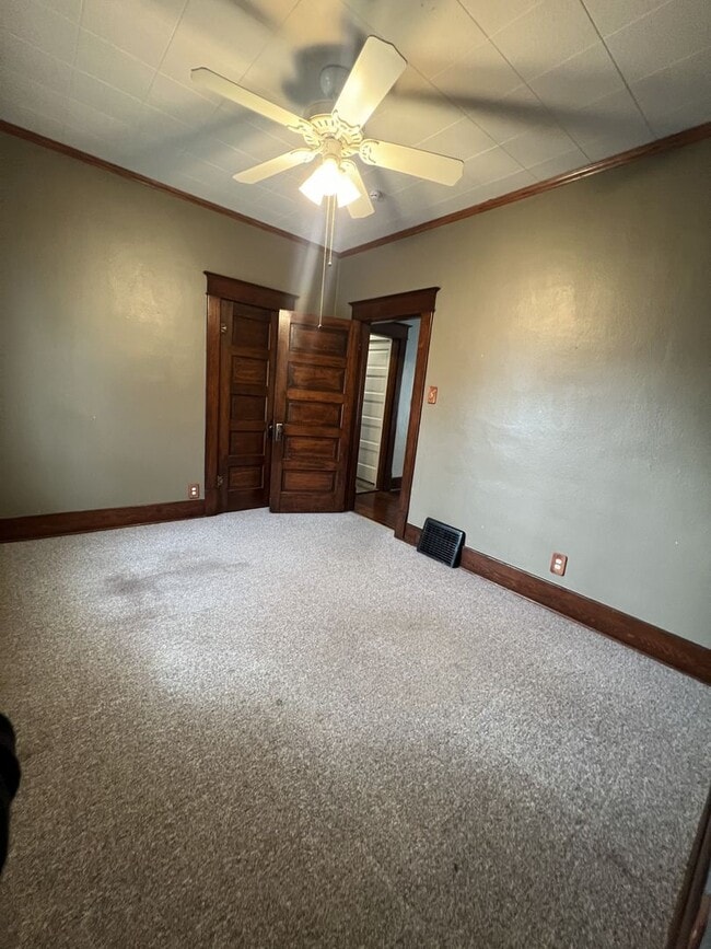 Building Photo - Spacious 4 Bedroom, 2 Bathroom Home