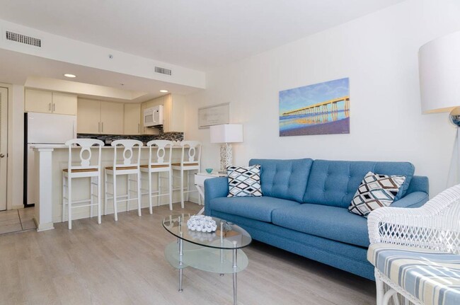 Building Photo - 1102 N Lumina Ave