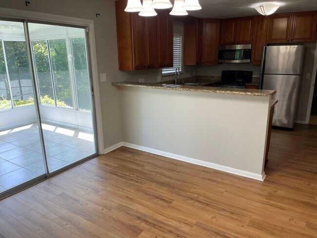 Building Photo - Eastgate Home