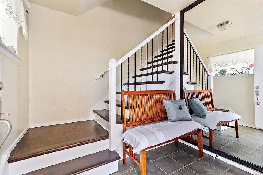 Building Photo - 352 Los Cerritos Dr