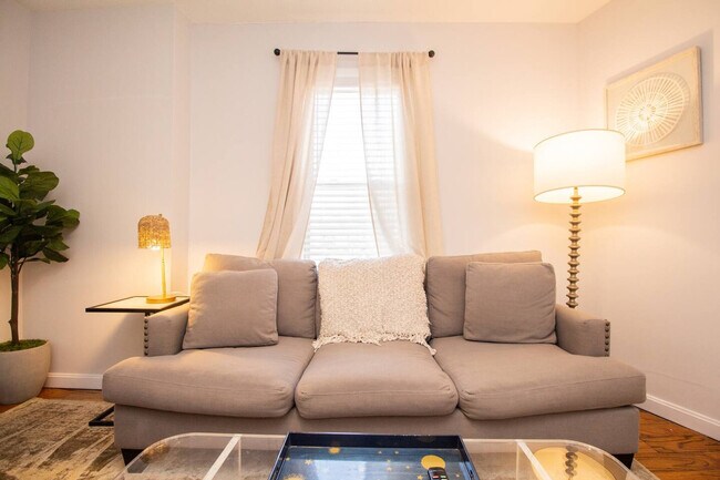 Building Photo - 1002 Tremont St