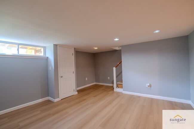 Building Photo - 1704 Redwood Ave