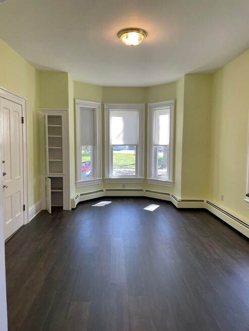 Building Photo - 319 2nd St