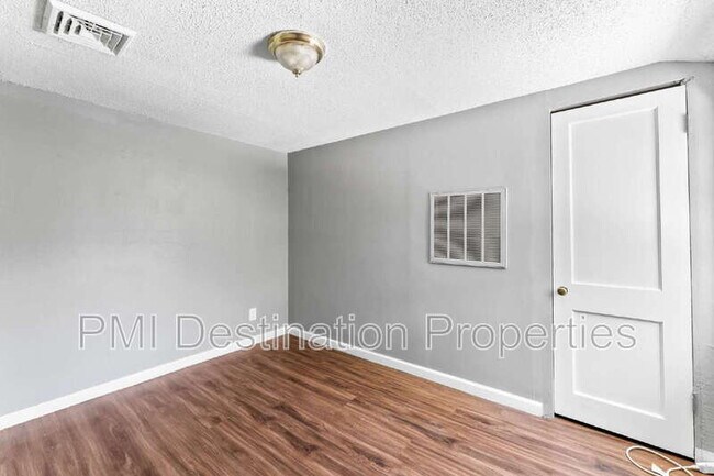 Building Photo - 9408 East 23rd St S