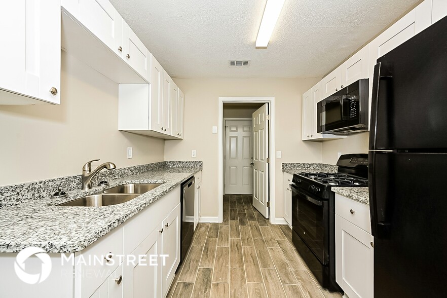 Building Photo - 2877 Old S Dr