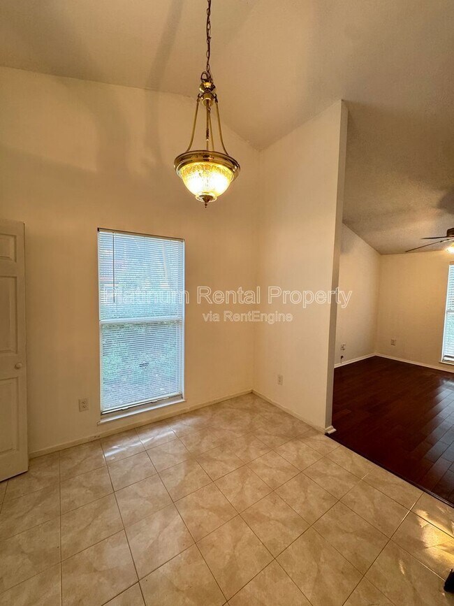 Building Photo - 1295 Taylor Oaks Dr