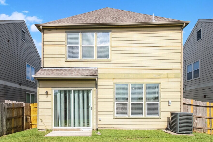 Building Photo - 2715 Feather Green Trail