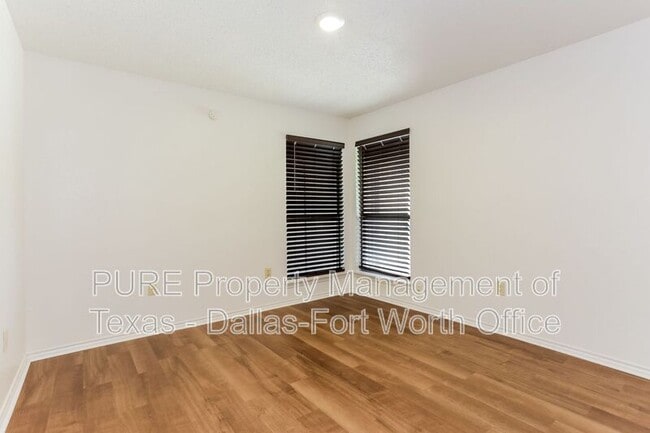 Building Photo - 928 Freestone Dr