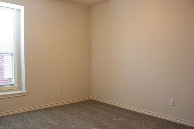 Building Photo - SUNDOWN RANCH-DENTON