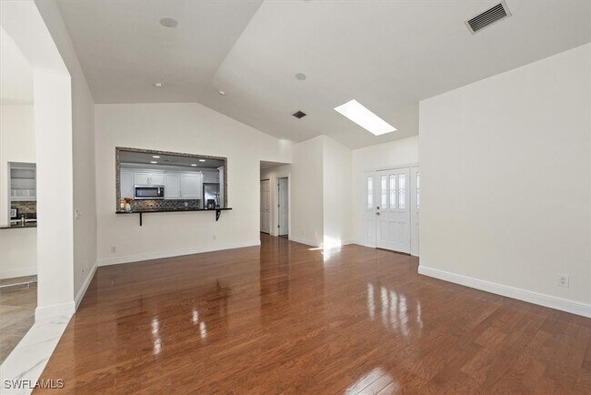 Building Photo - 2252 Royal Ln