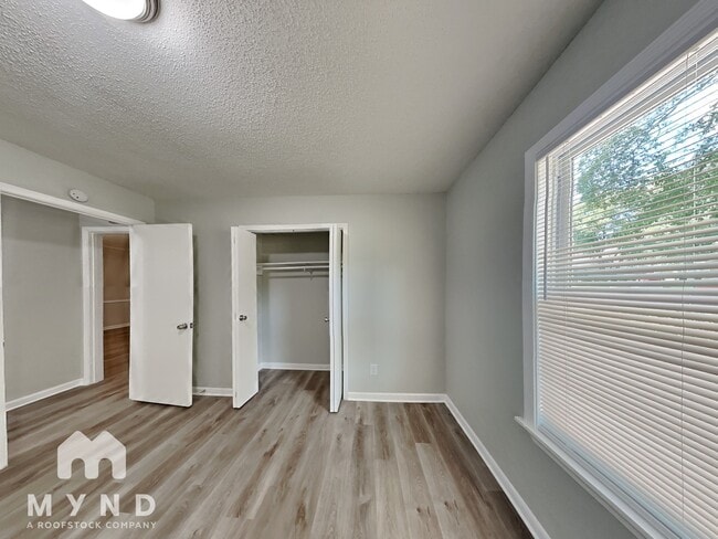 Building Photo - 2432 Kimbark Woods Cove