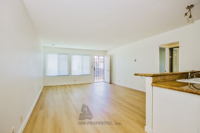 Building Photo - Great 1 Bedroom Condo in Long Beach!