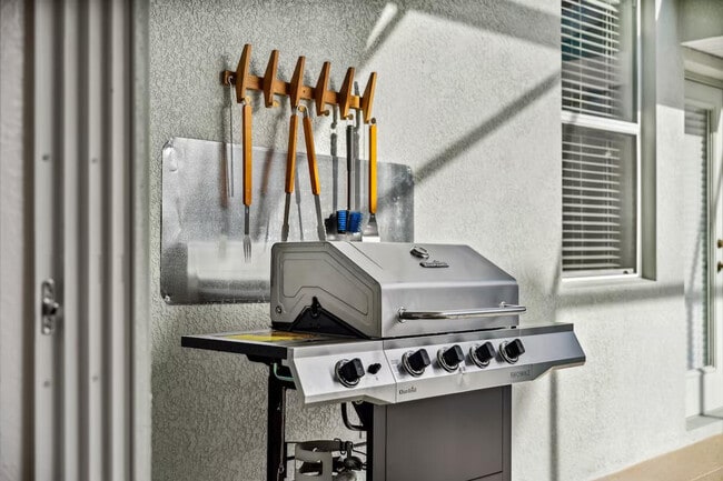 Building Photo - 8964 Bismarck Palm Rd