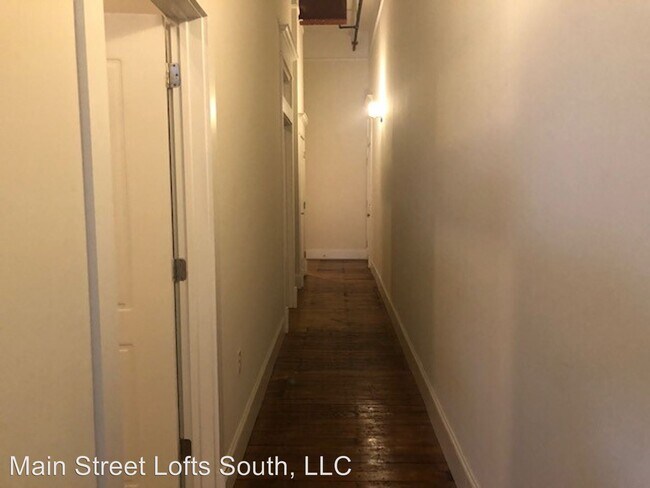 Building Photo - 2 br, 1 bath  - 108 6th St. 108 W. 6th 2E