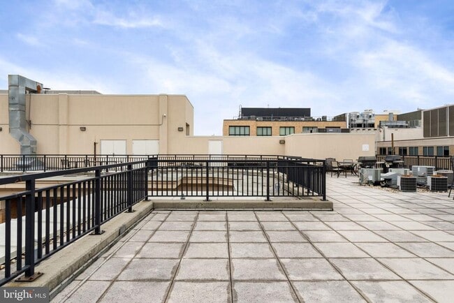 Building Photo - 915 E St NW