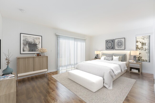 Master bedroom - 1738 S Bentley Ave