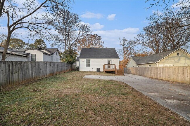 Building Photo - 1719 Flat Shoals Rd SE