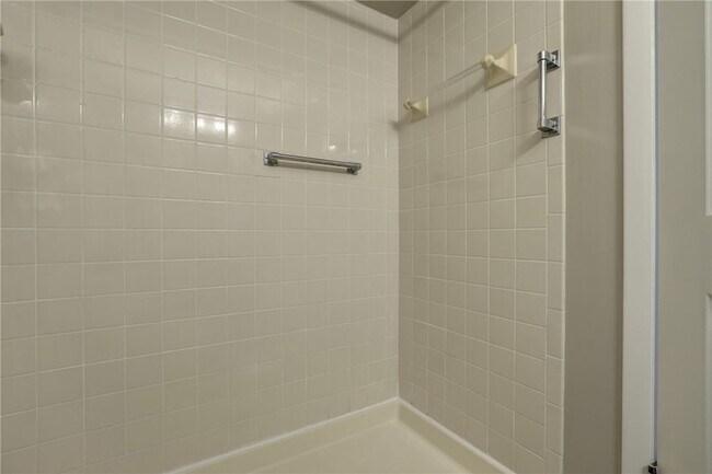 Building Photo - 866 Gilbert St