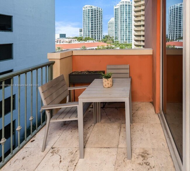 Building Photo - 2951 S Bayshore Dr