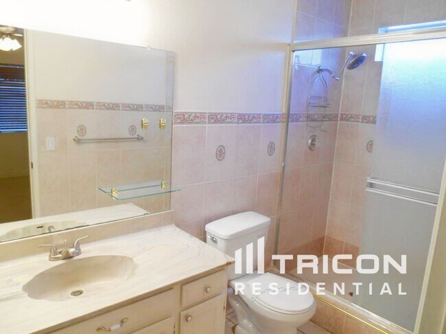 Building Photo - 1128 W Hermosa Dr