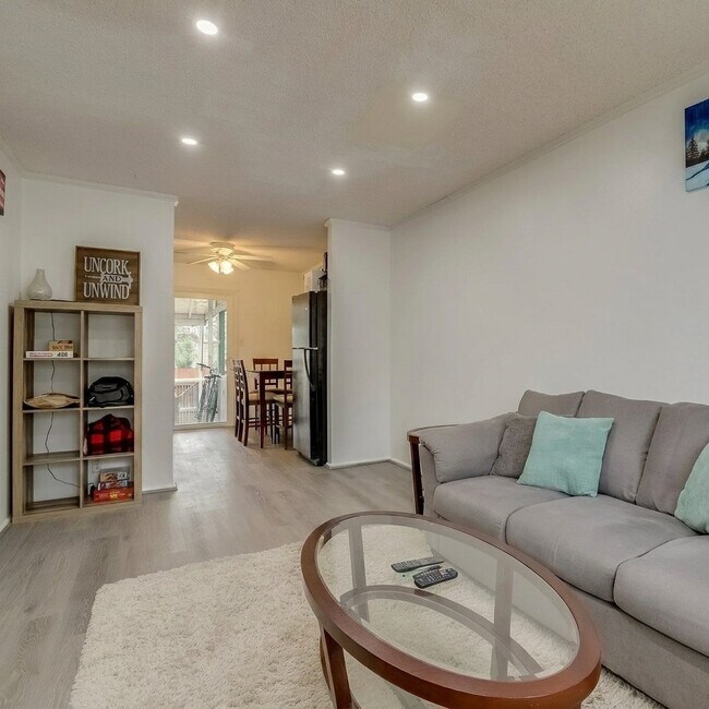 Building Photo - 11646 Lincoln St