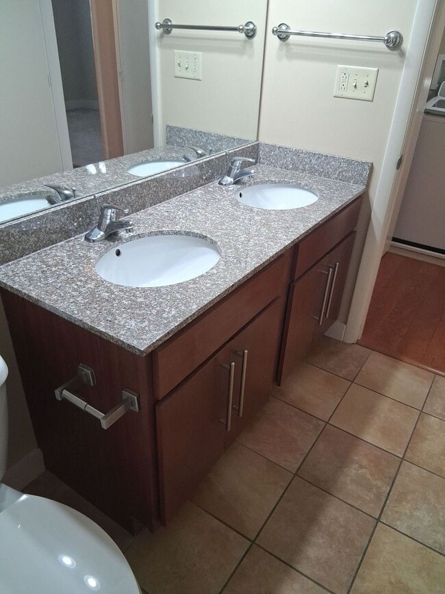 Building Photo - Lake Plaza Condominiums Unit #802: 3bed/2bath Available FALL 2026 - Move in August 13, 2026! Rent...