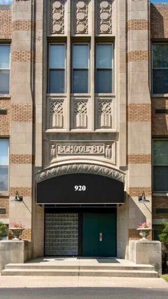 Steps from Downtown - 920 E 62nd St