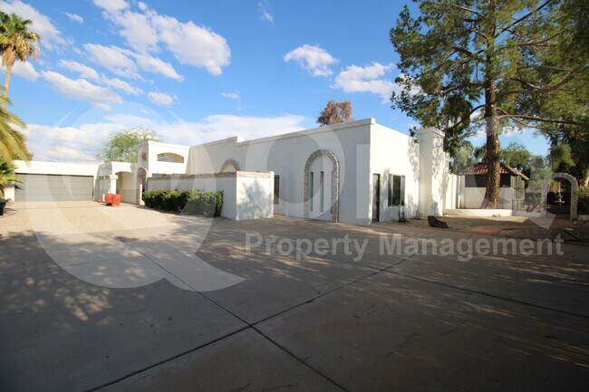 Building Photo - 6149 E Delcoa Ave