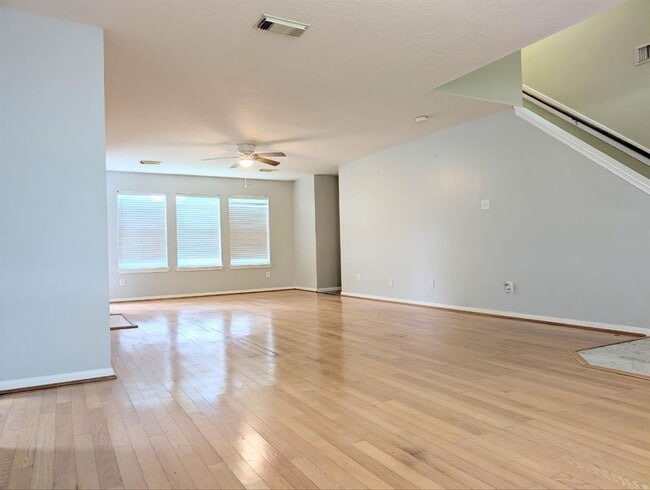 Building Photo - 4521 Stonebridge Dr