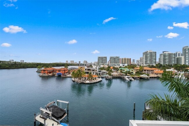 Building Photo - 445 Poinciana Island Dr