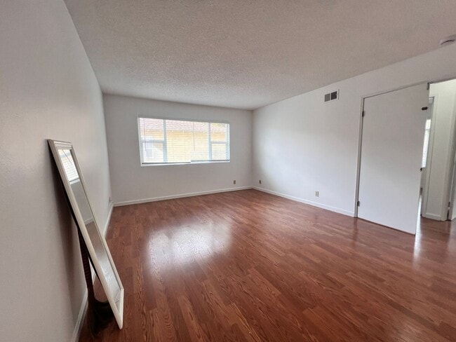 Building Photo - 3 Bedroom, 2.5 bath with Private Patio, At...