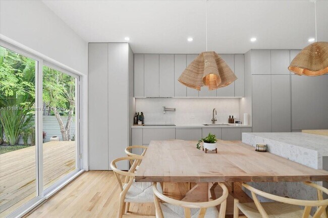 Building Photo - 753 NE 82nd Terrace