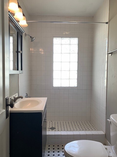 Building Photo - 744 Berkley Rd