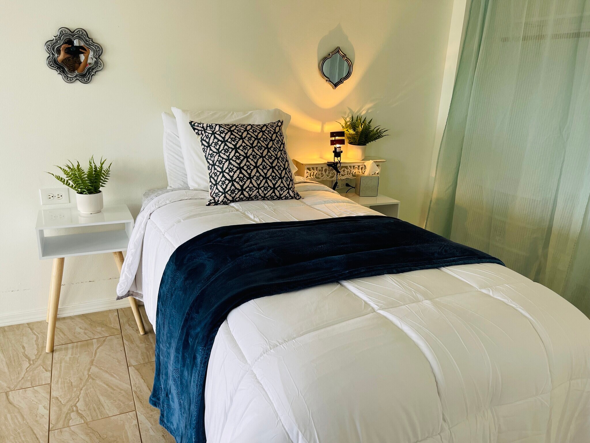 Twin bed - 4145 Akulikuli Ter